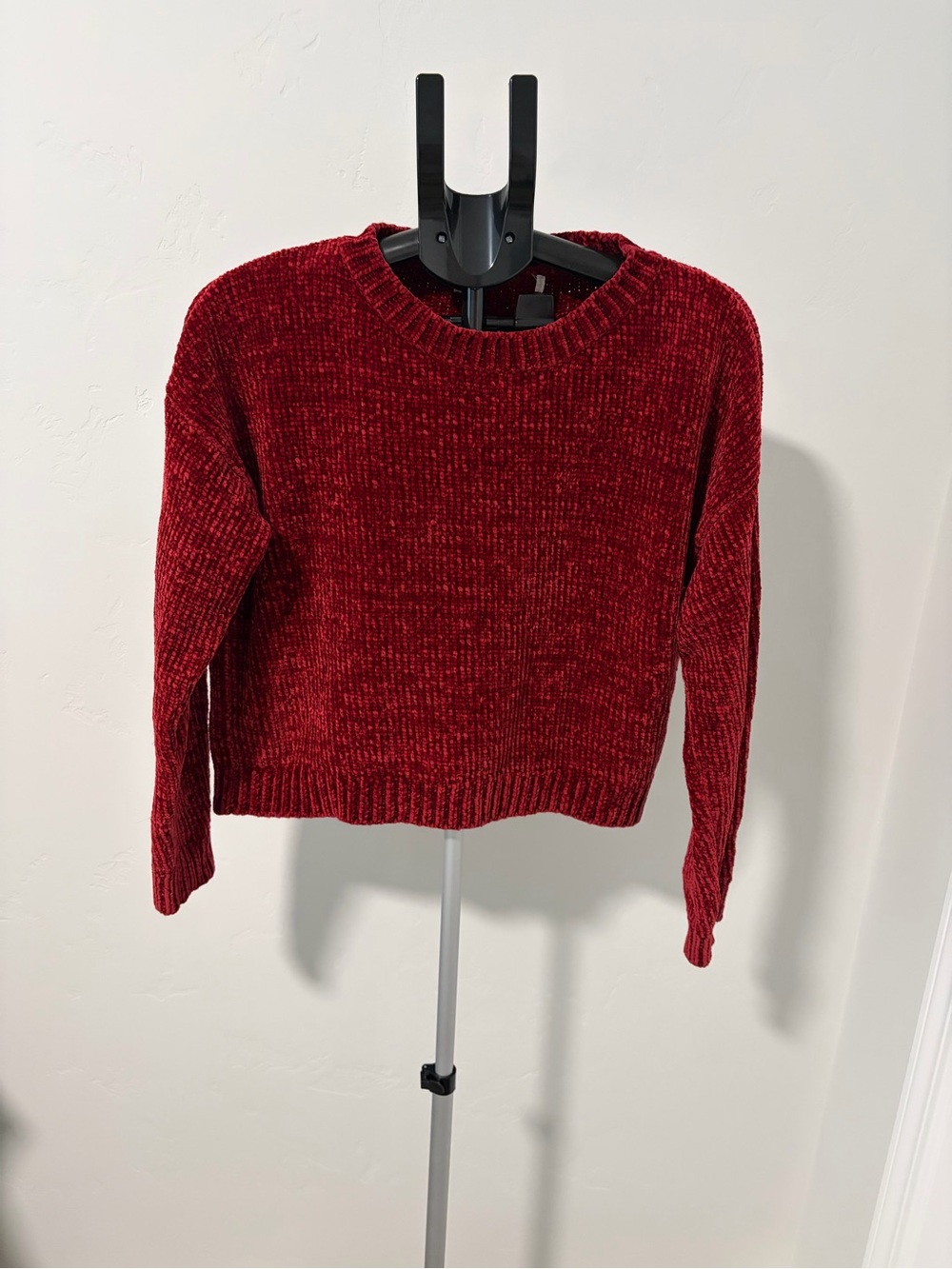 Women’s Red Chenille Crewneck cropped Sweater size medium